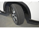 タイヤサイズは225/55R18です。