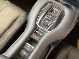 ワンアクションでスムーズな運転を支援する、エレクトリックギアセレクターに、パーキングブレーキは、電子制御パーキングブレーキです。
