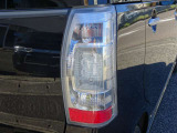 後期純正LEDテールランプです。バックランプは社外の明るいLED球に交換済みで明るく見やすくなっております。