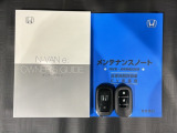 スマートキーは鍵をバッグに入れたままでもドアロックの開閉やエンジンのON・OFFができます。夜間や雨の日も鍵を探さなくて良いので便利です。
