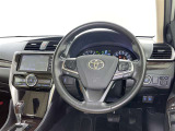 運転席まわりです。 各操作スイッチは使いやすい位置に配置されてます。