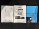 スマートキーは鍵をバッグに入れたままでもドアロックの開閉やエンジンのON・OFFができます。夜間や雨の日も鍵を探さなくて良いので便利です。