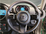 ミニ独特のゴーカートフィーリングと呼ばれる軽快なハンドリングはAT車、MT車のどちらでも楽しめます。