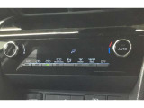 スマートキーを携帯していればキーを取り出さずにドアを施錠&解錠。クルマの始動も可能です。