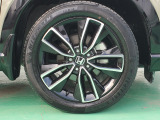 225/50R18タイヤの残り溝は約5分山です。