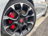 ●純正アルミホイール:輸入車ならではの卓越した走りを支えるホイールと足回りです!日本車の走りに慣れている方にもぜひ体感して頂きたいほど、高いレベルでまとまっています!