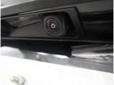 バックカメラが付いているので後方確認が非常にしやすいです。今や運転初心者も熟練者も必須装備!ついていて損はないですね♪