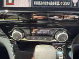 オートエアコンです!ボタンでの簡単な操作で室内を快適な温度にします。夏場・冬場でも快適なドライブができます!