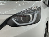 LEDヘッドライトは、点灯の瞬間から最大光量を発揮し、突然暗くなるトンネルなどでの安定感を高めます。