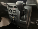 ご納車までに、弊社サービススタッフによる点検整備を行い、バッテリー、エンジンオイル、オイルエレメント、ワイパーゴムを交換し、ブレーキを分解、摩耗等を確認、必要であれば交換、安心してお乗りいただけます!