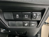 ヘッドライト光軸上下調整機能付き車両です。ハンドルヒーター付き車両です。各種スイッチ部