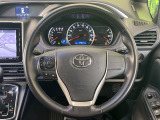 【純正革巻きステアリング】上質な革を使用することで、手にしっかり馴染みとても運転しやすいハンドルです♪