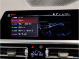 【ⅰドライブナビゲーション】文字情報も鮮明に表示する高解像度カラーディスプレイを採用。視認性に優れた地図デザインと特徴的な建造物を目印にした描写表示で現在位置を把握できます。地図データの更新も可能です