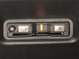 ハンドルの左下にETCがついています。高速道路の料金所の通過も楽々です。カードの取り出しもしやすい場所についています。