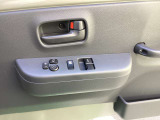 パワーウィンド。運転席オート、挟み込み防止機構付
