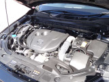 2.2L SKYACTIV-Dディーゼルターボ搭載車です。エンジンルームを確認できます。