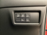 各種機能の切替スイッチは運転席パネル下に集約されています。任意で切り替え可能なため状況に合わせてお使いください。