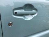 キーをポケットに入れたままでもドアのロック&アンロックができ、雨の日や、荷物の多い日に大活躍!