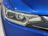 LEDヘッドライトは、点灯の瞬間から最大光量を発揮し、突然暗くなるトンネルなどでの安定感を高めます。