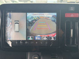 【全方位モニター】全方位モニターを装備し、車両の周囲を上空から見下ろすように映像で確認可能。駐車や狭い道での操作をサポートし、安全性を高めます。