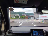 助手席からの眺めも開放感があり、快適にドライブをお楽しみ頂けます!