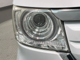 LEDヘッドライトは、点灯の瞬間から最大光量を発揮し、突然暗くなるトンネルなどでの安定感を高めます。