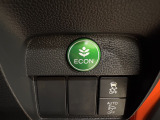 葉っぱマークのECONスイッチ!スイッチをONにするだけで、エンジンやエアコンなどを協調制御。燃費の向上に貢献します!
