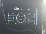 オートエアコンは、気温を設定すれば自動調整。車内をいつでも快適空間にしてくれます♪