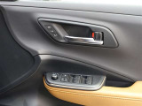 シートメモリーを装備しております!運転する方のシートポジションにボタン一つで操作できるので、とても楽々ですね♪