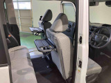 納車前にはプロのメカニックが点検、整備を行いますので安心してお乗り頂けます!!