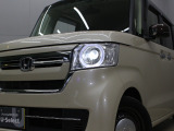 【LEDヘッドライト】悪天候や夜間走行時も良好な視界を確保し安心して運転できる高輝度LEDヘッドライトを装備!点灯速度が早く、消費電力も抑えられています!!