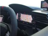 内装はシンプルに使い勝手を考え作られています。お車を運転する感覚をダイレクトに体感して頂けます。室内も広くロングドライブにも快適にお過ごしいただけます。