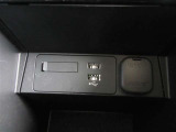 スマホ充電や音楽接続に便利なUSB充電ポート付き