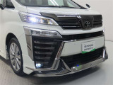 高輝度で点灯速度が速く、しかも消費電力の少ないLEDヘッドライトが装備されています!LEDの明るい光が走行中の視界の確保をサポートして、夜のドライブがより楽しく安全に運転できます♪