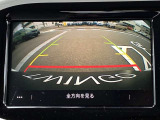 リバースポジションにシフトすると自動的にカメラが作動、ナビゲーション画面に後方の視界が映し出される、安心のバックカメラを装備。