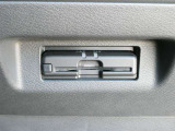 ここにETCが付いております。高速道路の料金所もスイスイ♪ ETCカードの申し込みは日産カードがおすすめ☆「安心」「おトク」「便利」で皆さまのカーライフをサポートする特典満載のカードです。