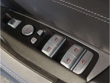 当社BMW認定中古車は全車保証付きでございます。また保証料金や整備費用はお見積書内の諸費用・税金に追加計上する事はございません。認定中古車保証付きのお支払総額でお見積りご依頼の上、他店とお比べください
