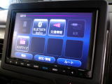 CD、DVD、Bluetooth、AM、FM、AUX、スマートフォン接続ができます。