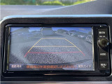 便利なバックカメラ付きで、車庫入れも安心。