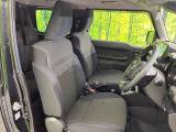 運転席シート廻りは使用感も少なく、良好な状態となっています。前オーナー様が丁寧に使っていたことがよくわかりますね。