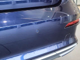 リヤは一番良く見られていると言われています。後続車からはこのように見られています。息を飲むような独特の重厚感のあるグラマラスなリヤデザイン。後ろからの強い視線を感じます。
