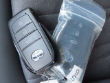 カギを取り出す手間がなく施錠開錠・エンジン始動ができる便利なスマートキーです!荷物で手がふさがっていたり、雨天時にも役立ちます☆
