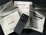 メンテナンスノート、取扱説明書です。 その車の整備記録が事細やかに記録されています。 車が生まれてから今までどのような道を歩んできたのか判るとても重要な物ですよ。
