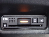 ■【ETC車載器】が装備されています。セットアップをしてお渡しとなり、ETCカードを差し込むだけで高速道路の利用が可能です。