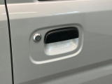 品質へのこだわり!フロアマットやシートなど車内をキレイに清掃し、ニオイや汚れなどを徹底的にクリーニングしてもらっております。室内はピカピカです☆