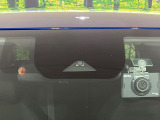 【インテリジェントエマージェンシーブレーキ】フロントカメラで前方の車両や歩行者を検知。衝突しそうな時は衝突被害軽減ブレーキが作動、衝突回避をサポート。より安全にドライブをお楽しみいただけます。