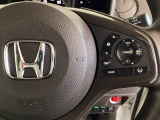 ハンドルにHondaセンシング系のクルーズコントロールやレーンキープアシストなどのスイッチが装備されています。ハンドルから手を離さず安全に操作できます。