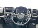 運転席まわりです。 各操作スイッチは使いやすい位置に配置されてます。