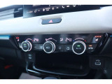 【オートエアコン】一度お好みの温度に設定すれば、車内の温度を検知し風量や温度を自動で調整!