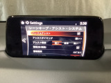 ハンドル操作をアシストすることにより車線からの逸脱回避を支援します。